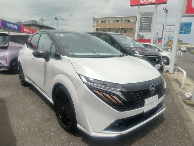 NISSAN AURA