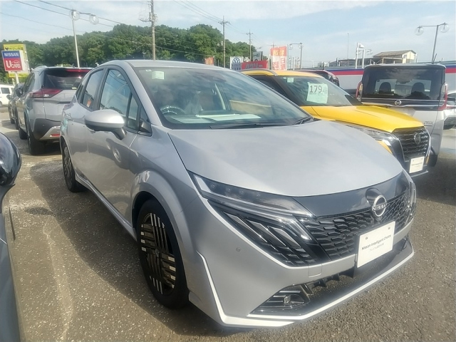 NISSAN AURA