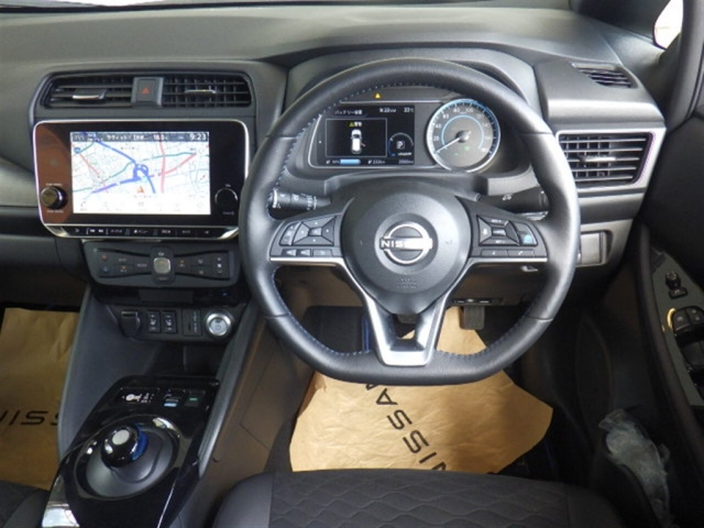 NISSAN LEAF 2023