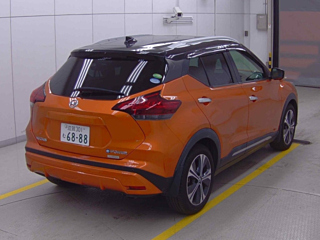 NISSAN KIX 2021