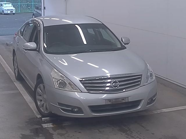NISSAN TEANA 2010