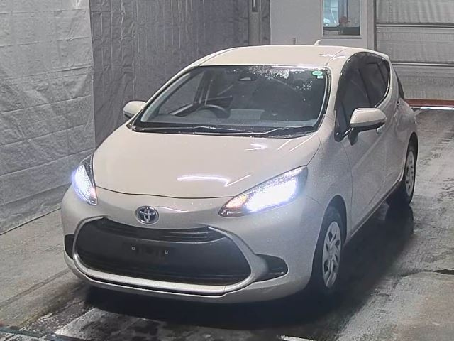 TOYOTA AQUA 2022