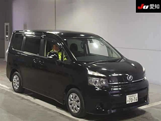 TOYOTA VOXY 2013