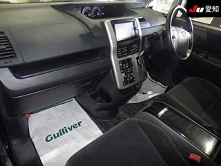 TOYOTA VOXY 2013