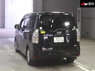 TOYOTA VOXY 2013