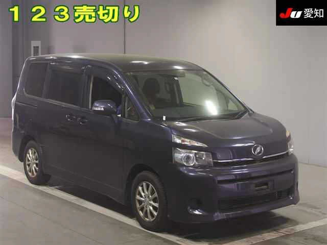 TOYOTA VOXY 2012