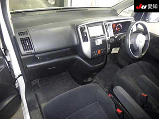 NISSAN SERENA 2010