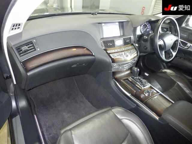 NISSAN FUGA 2018