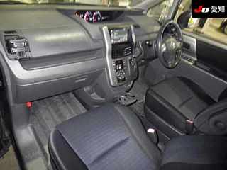 TOYOTA VOXY 2008
