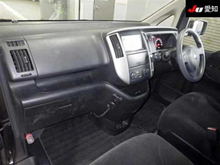 NISSAN SERENA 2010