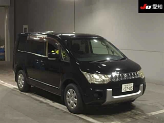 MITSUBISHI DELICA D5 2011