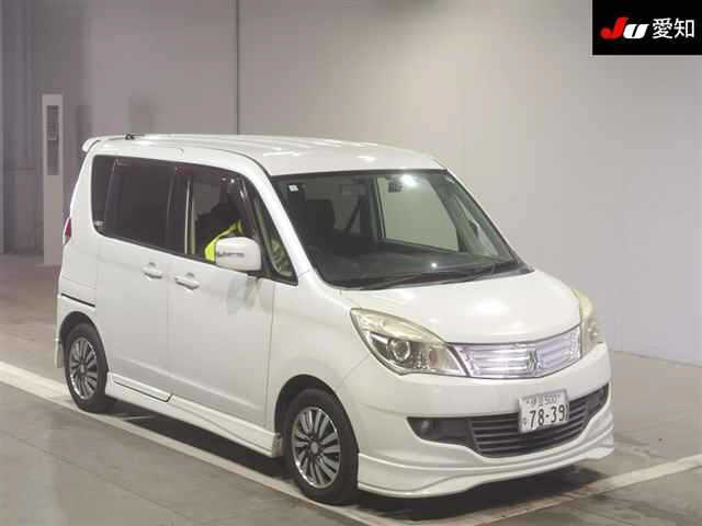 MITSUBISHI DELICA D2 2011