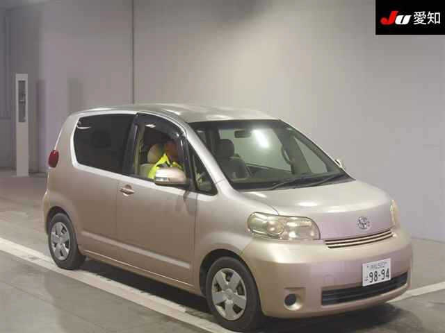 TOYOTA PORTE 2010