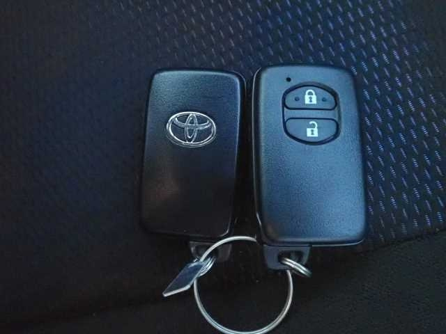 TOYOTA VITZ 2018