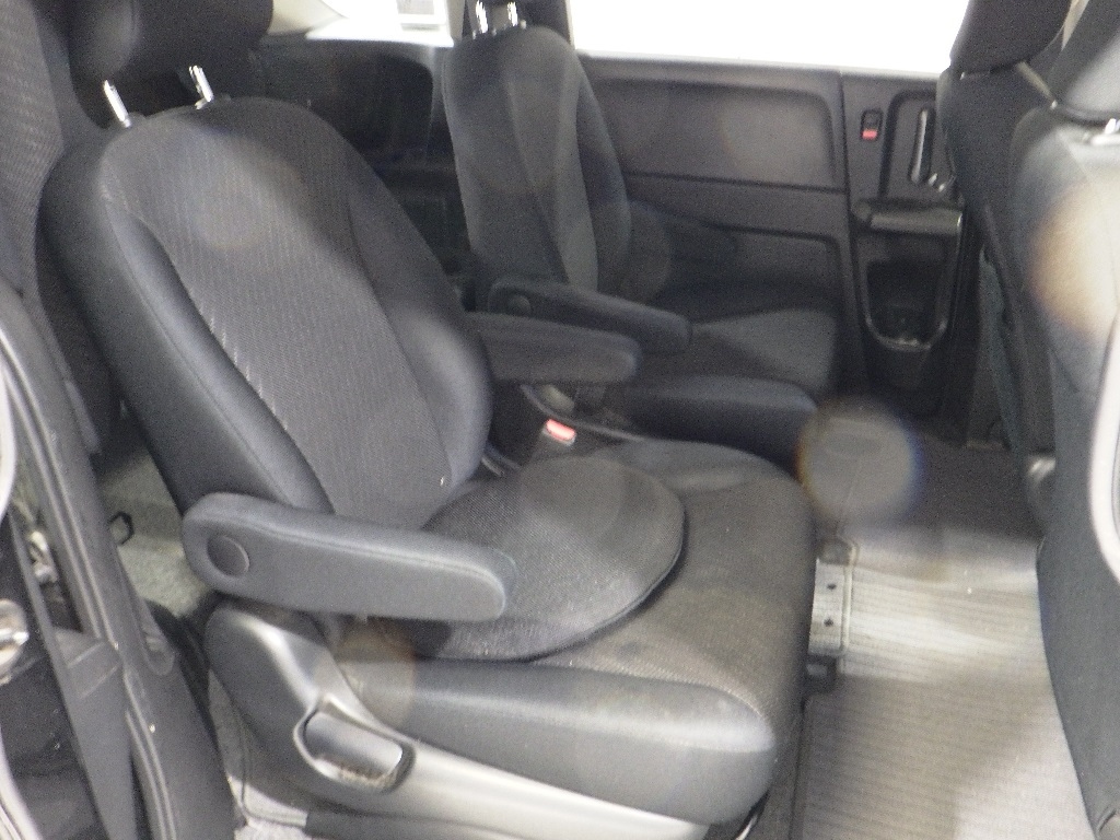 HONDA FREED SPIKE 2010