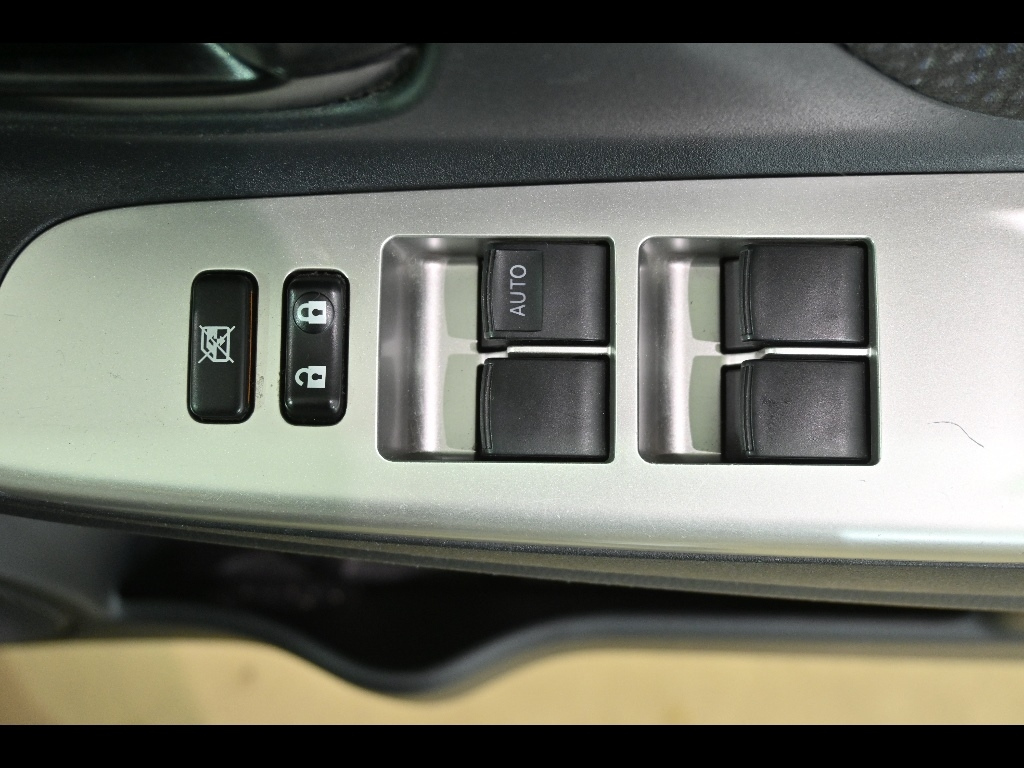 TOYOTA VITZ 2014