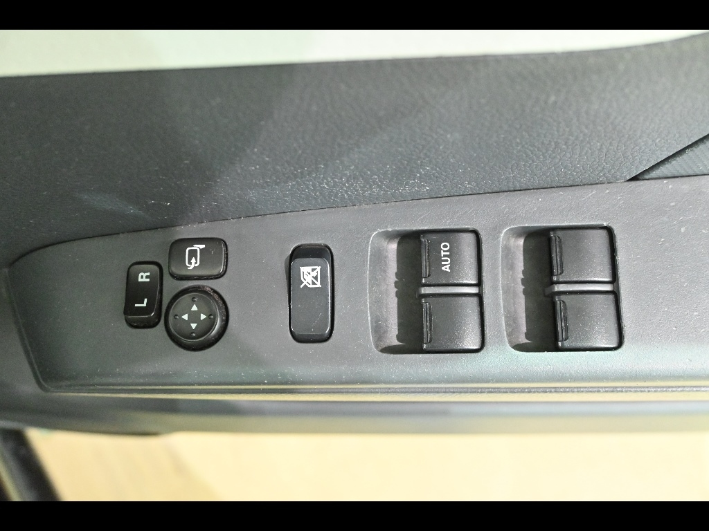 SUZUKI MRWAGON 2011