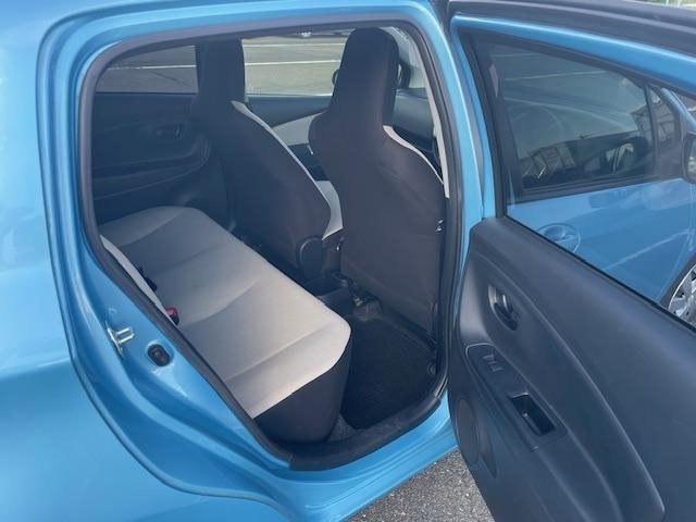 TOYOTA VITZ 2015