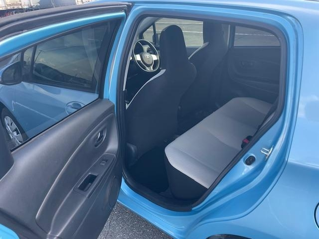 TOYOTA VITZ 2015