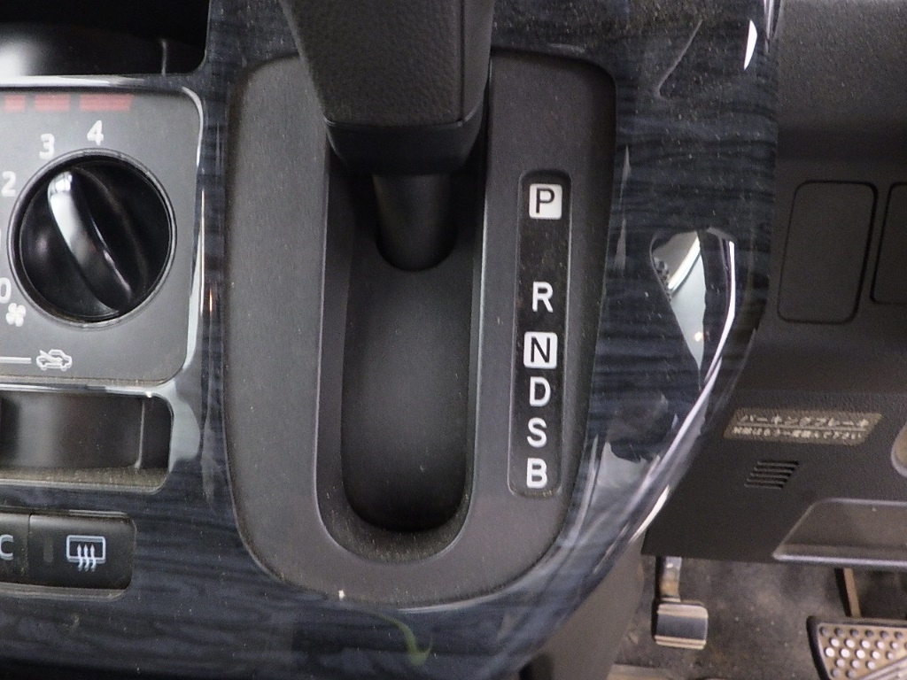 TOYOTA PIXIS MEGA 2016