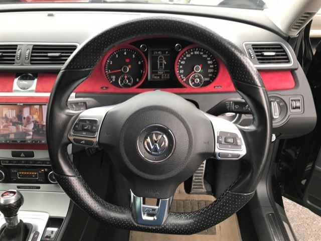 VOLKSWAGEN PASSAT 2011