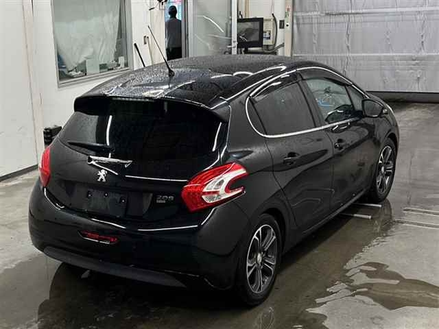 PEUGEOT 208 2014