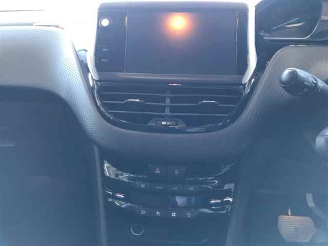 PEUGEOT 208 2015