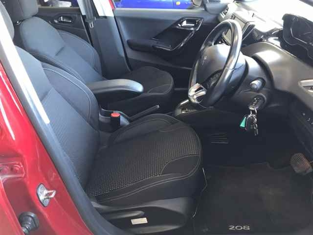 PEUGEOT 208 2015