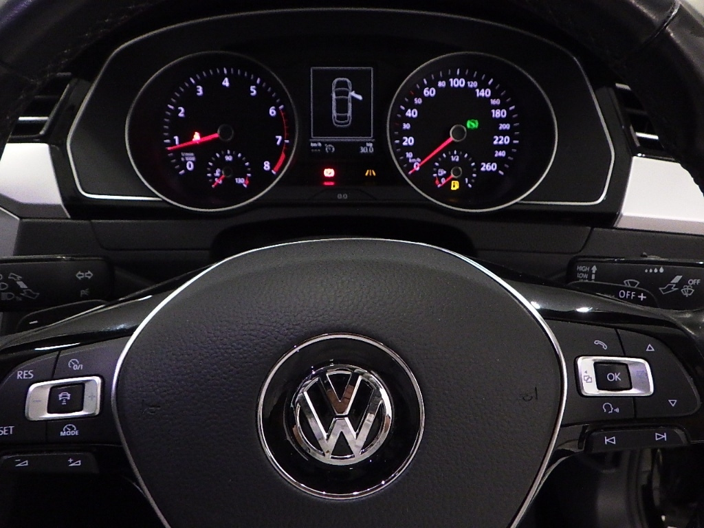 VOLKSWAGEN PASSAT 2016