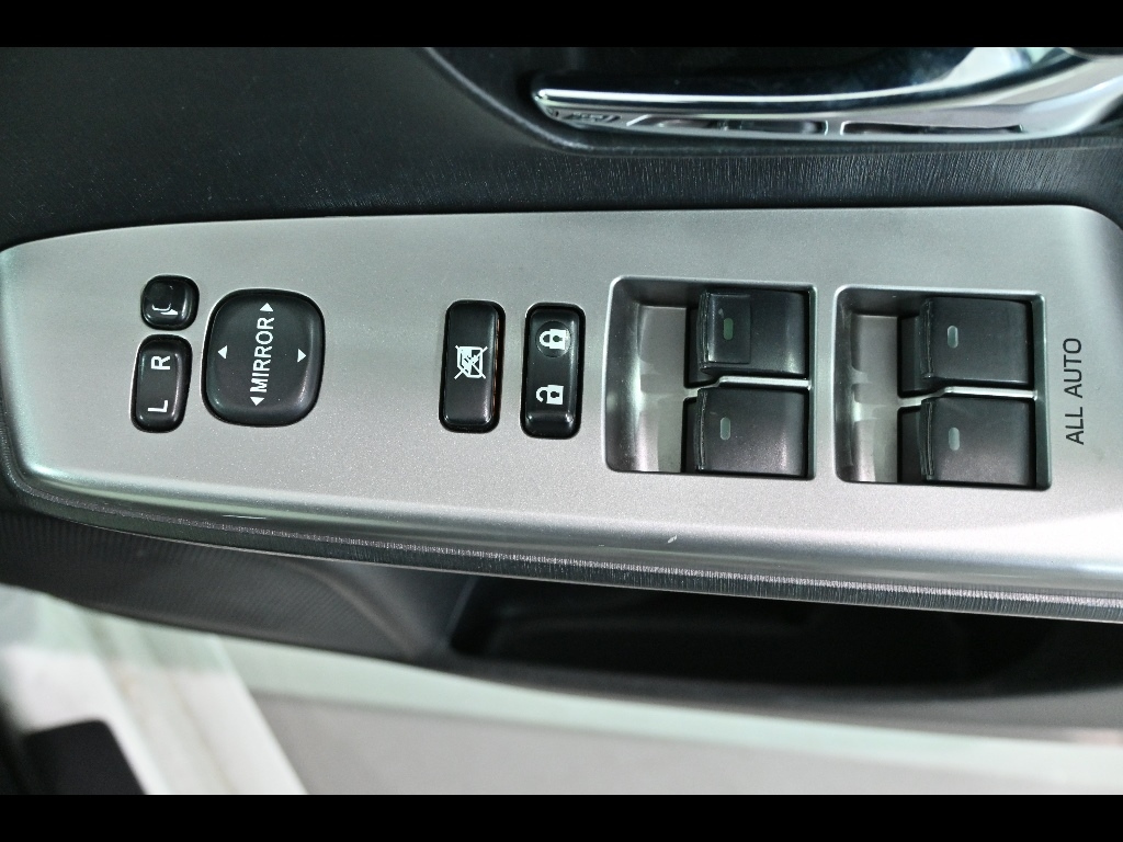 TOYOTA PRIUS ALPHA 2015