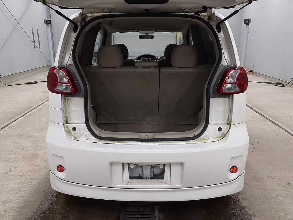 TOYOTA PORTE 2010