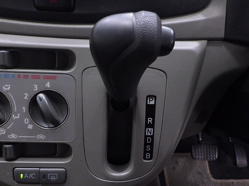 DAIHATSU MIRA E S 2013