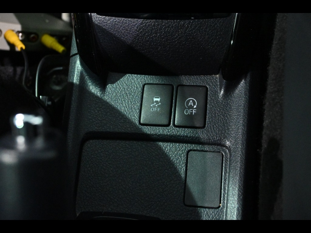 TOYOTA COROLLA FIELDER 2015