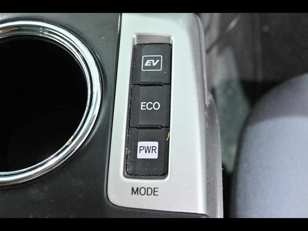 TOYOTA PRIUS ALPHA 2012
