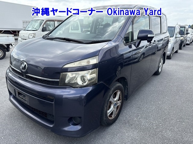 TOYOTA VOXY 2010