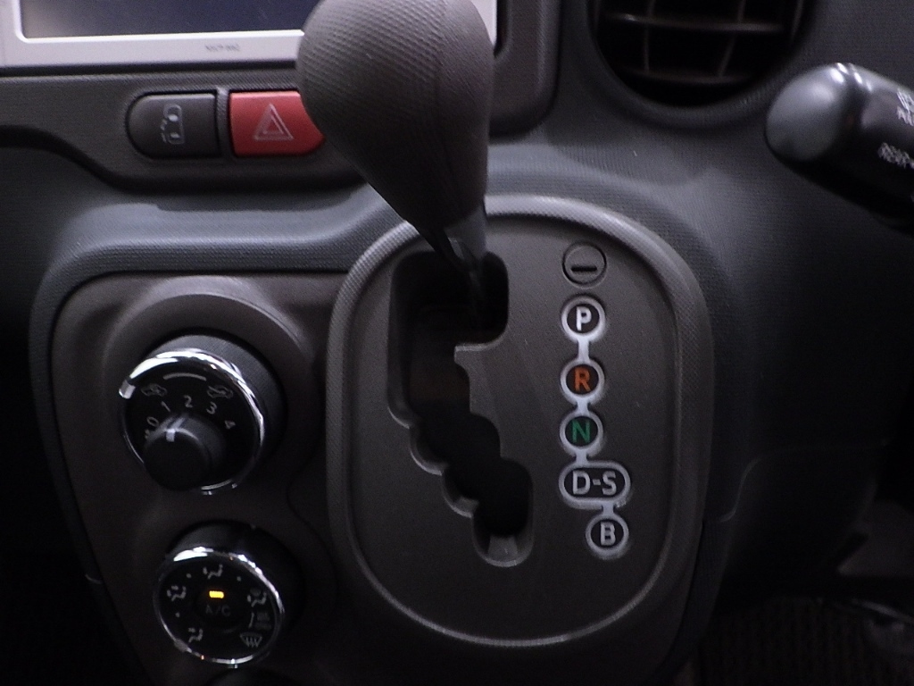 TOYOTA PORTE 2012