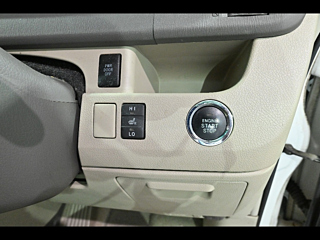TOYOTA NOAH 2010
