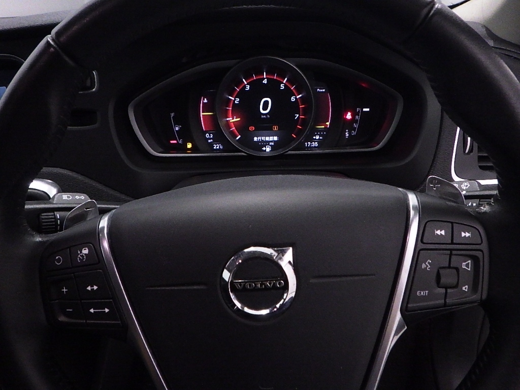 VOLVO V40 2016