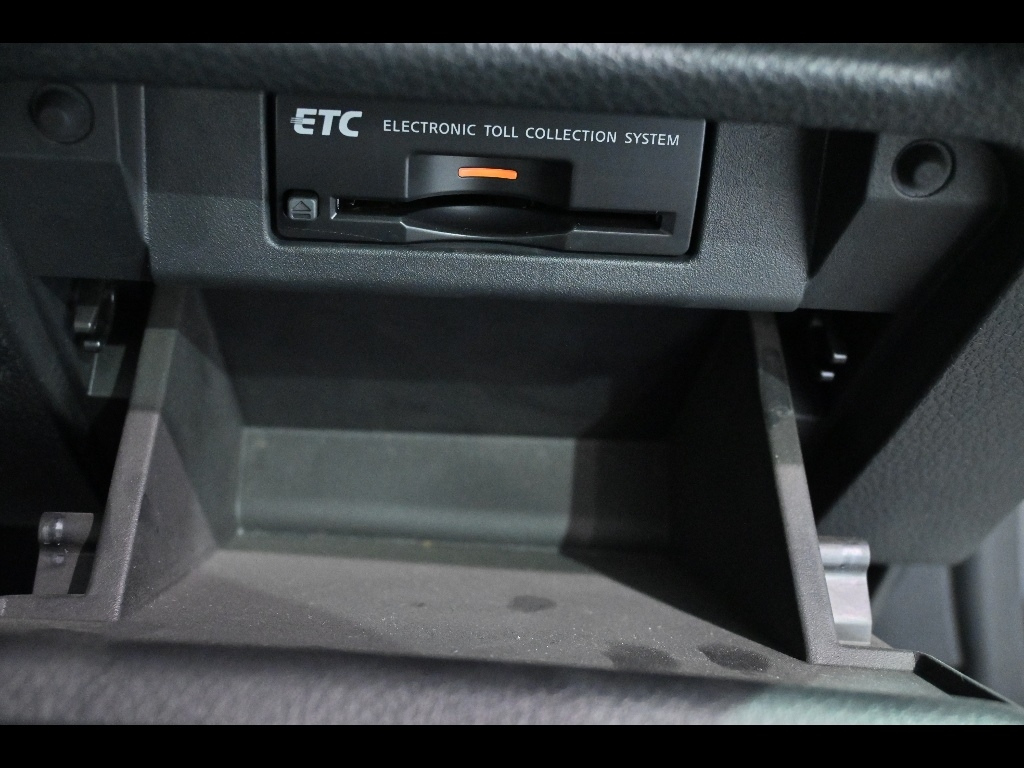 NISSAN ELGRAND 2010