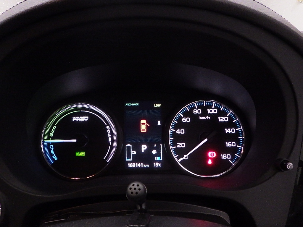 MITSUBISHI OUTLANDER PHEV 2015