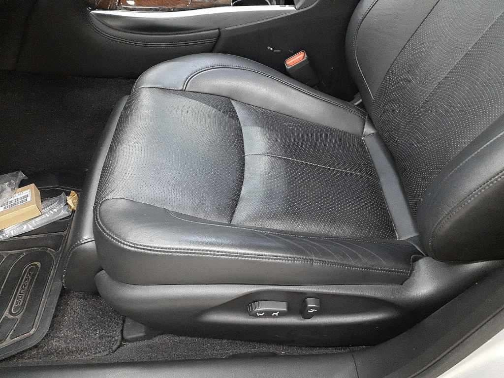 NISSAN FUGA 2010