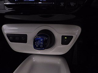 TOYOTA PRIUS 2017