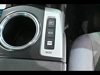 TOYOTA PRIUS ALPHA 2013