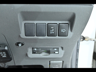 TOYOTA PRIUS ALPHA 2013