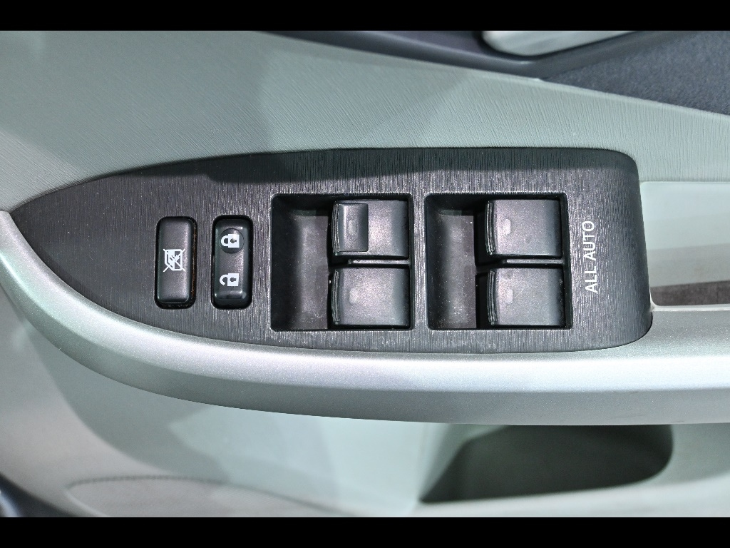 TOYOTA PRIUS 2011