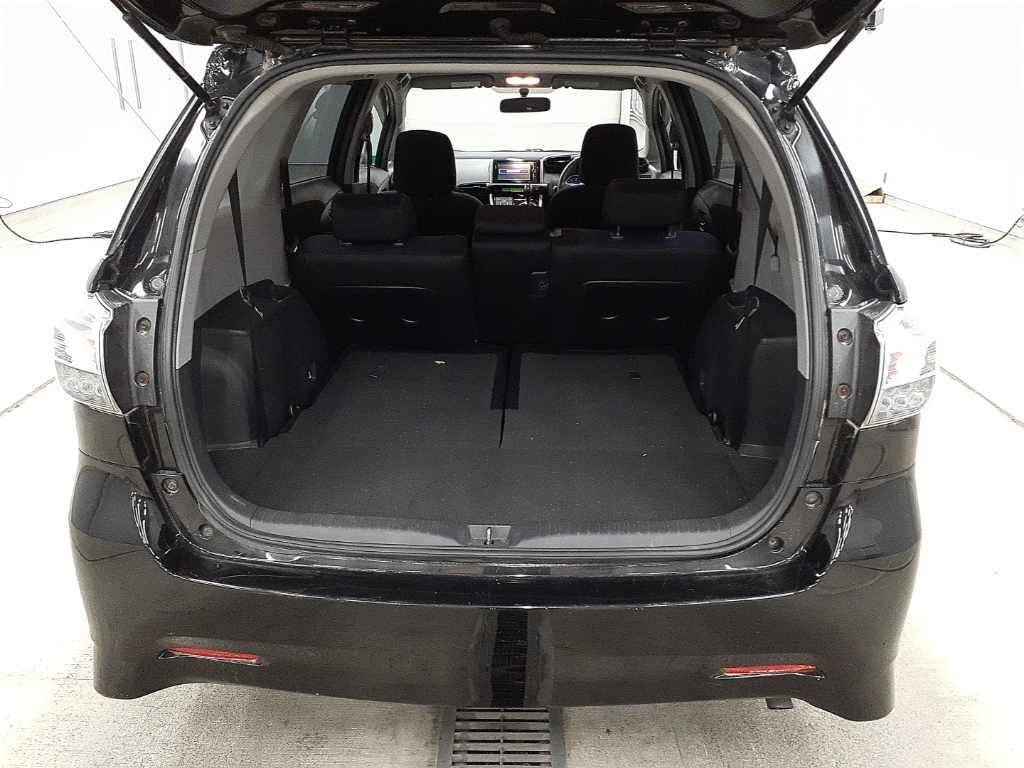 TOYOTA WISH 2012