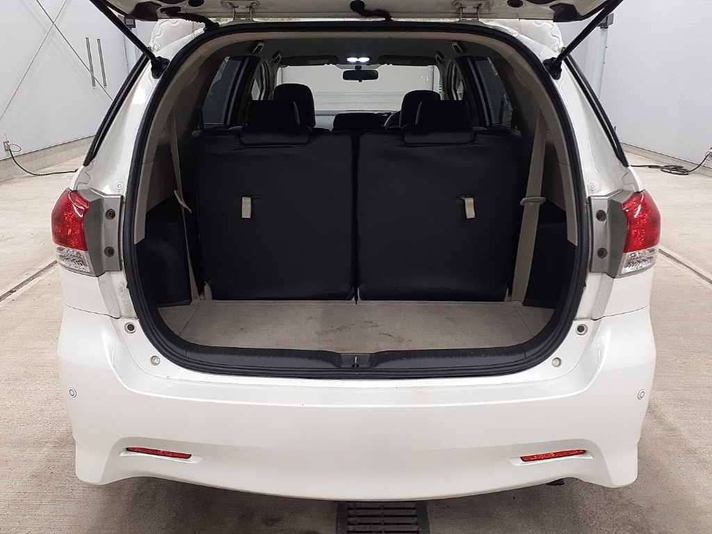 TOYOTA WISH 2011