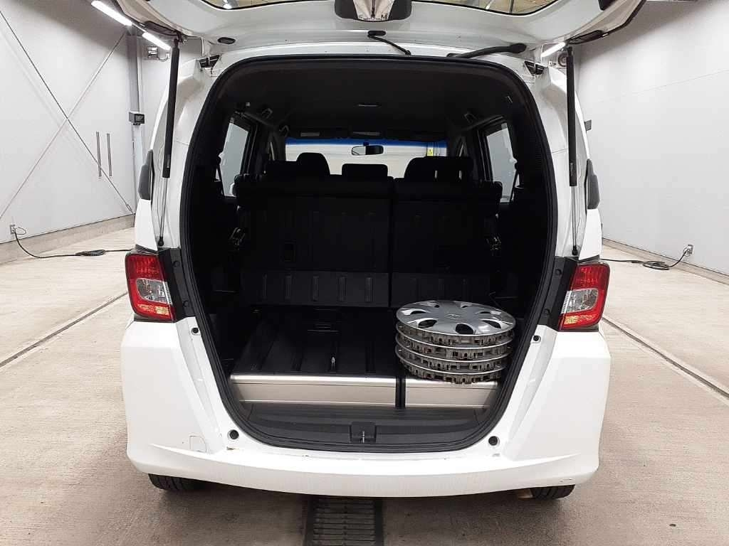 HONDA FREED 2013
