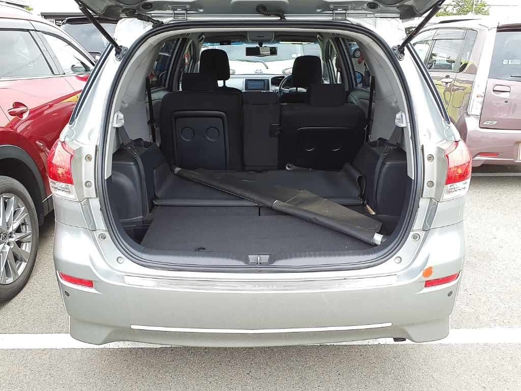 TOYOTA WISH 2011