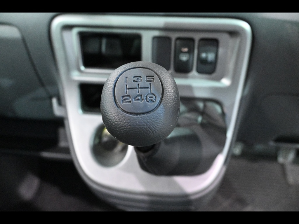 DAIHATSU HIJET VAN 2015